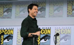 tom-cruise-plana-su-una-coppia-di-escursionisti-i-dettagli