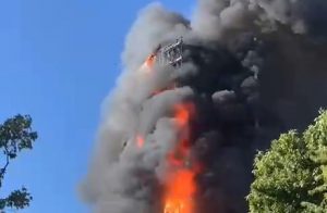 Milano-,-maxi-incendio-a-via-Antonini-:-palazzo-di-15-piani-in-fiamme-VIDEO