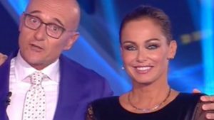 gf-vip-sonia-bruganelli-punge-signorini-il-motivo