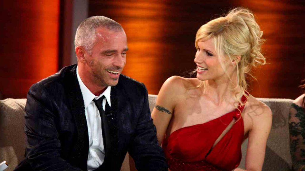 eros-ramazzotti-michelle-hunziker-e-aurora-nel-video-ufficiale-di-ama