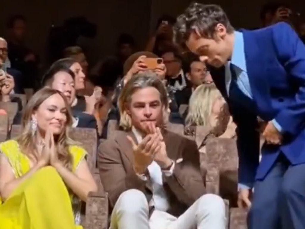 venezia-harry-styles-interviene-sul-presunto-sputo-a-chris-pine