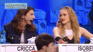 amici-isobel-e-cricca-e-quel-video-inosservato-stavano-foto