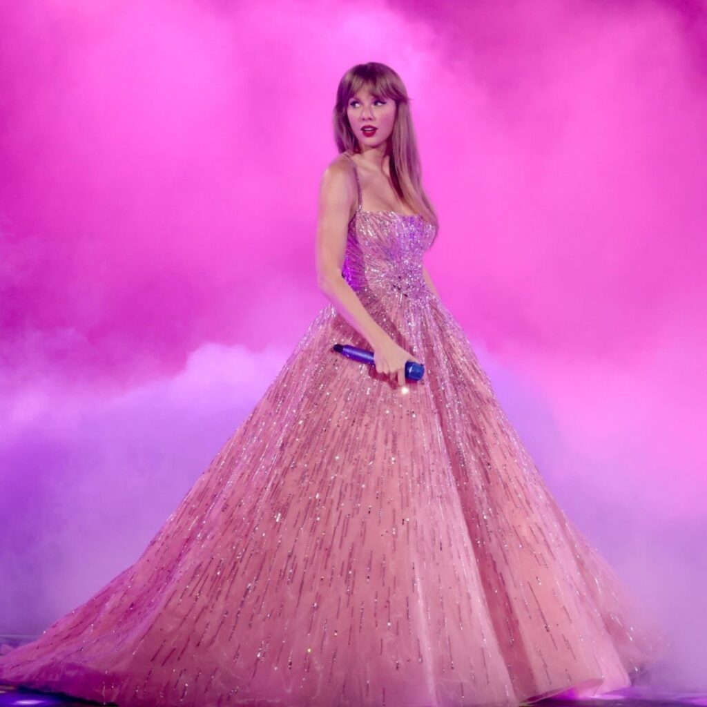 clamoroso-ad-un-concerto-di-taylor-swift-due-fan-si-sposano-video