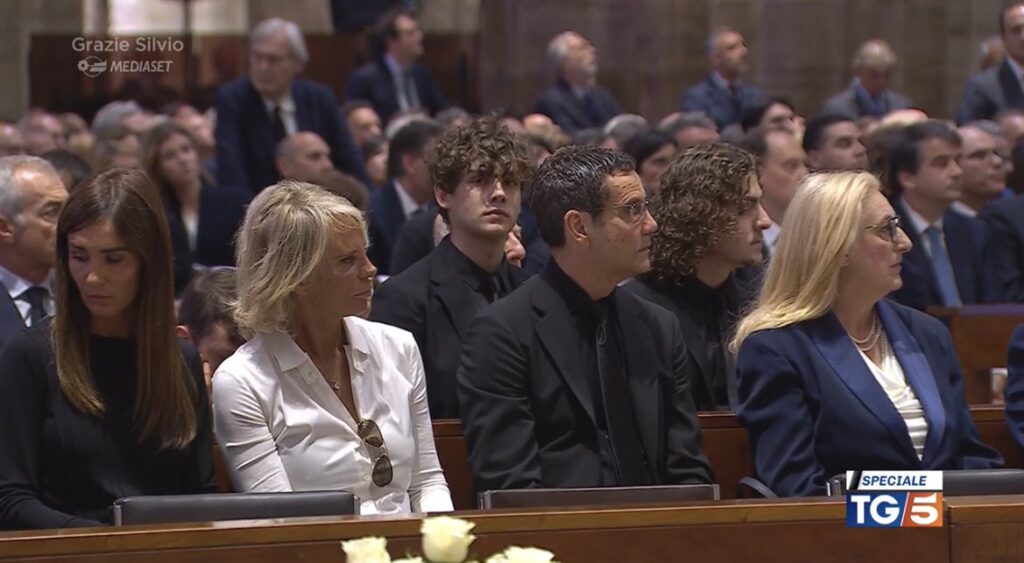 funerali-berlusconi-maria-de-filippi-preoccupa-i-fan-il-web-in-tilt