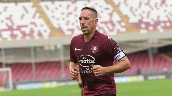 vip-ribery-beffato-gli-rubano-lauto-mentre-faceva-shopping