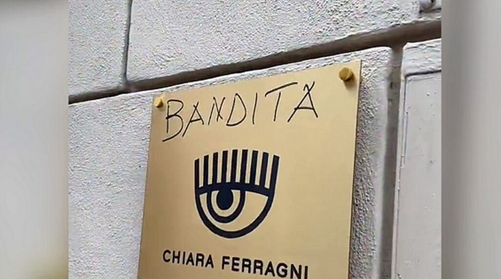 Negozi di Chiara Ferragni imbrattati